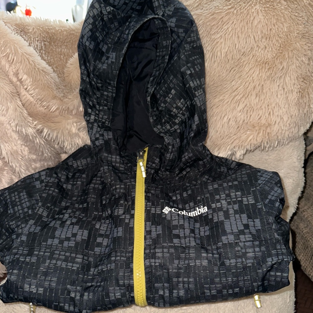 Columbia zip up jacket. For in between fall and winter size XXS lightly warn